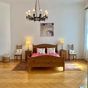 central-budapest-apartment-1052.inbudapesthotels.com/